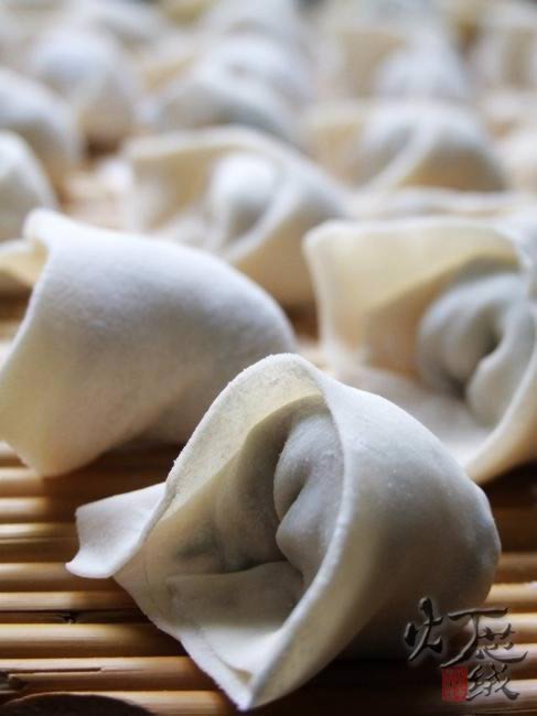 荠菜虾肉馄饨的做法