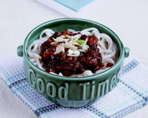 蟹籽炸酱面的做法