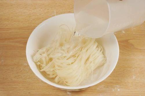 黑胡椒酱炒牛河的做法