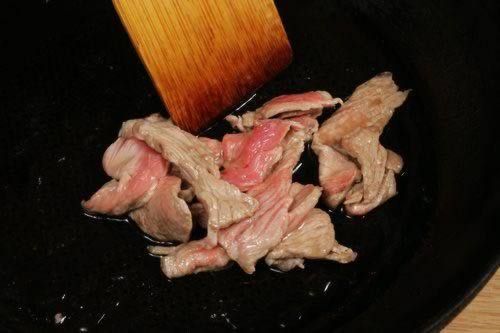 黑胡椒酱炒牛河的做法