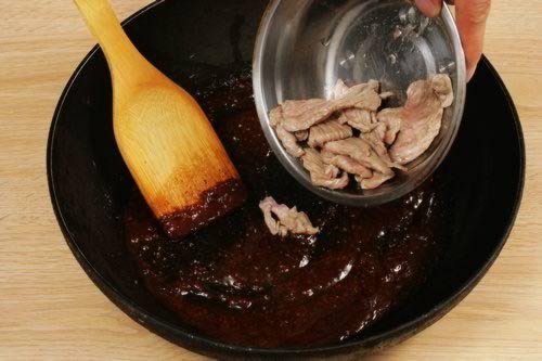 黑胡椒酱炒牛河的做法