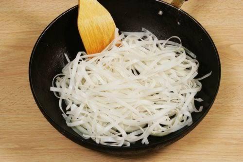 黑胡椒酱炒牛河的做法