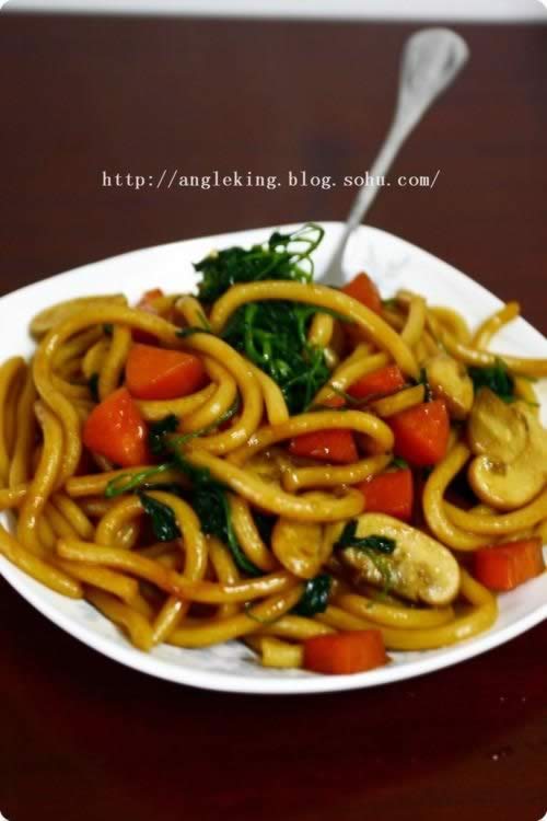 炒乌东面的做法