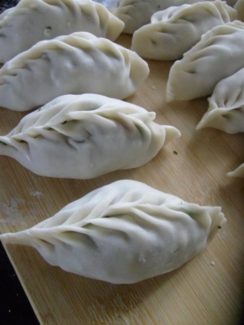 荠菜鲜肉柳叶饺的做法