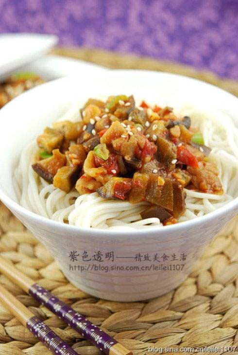 茄红鸡丁茄丁面的做法