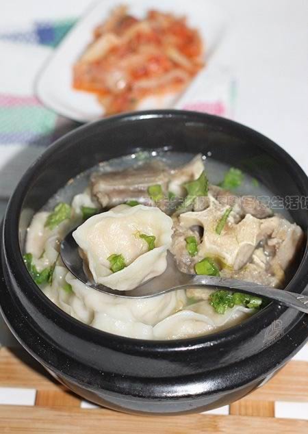 牛尾泡菜元宝汤饺的做法