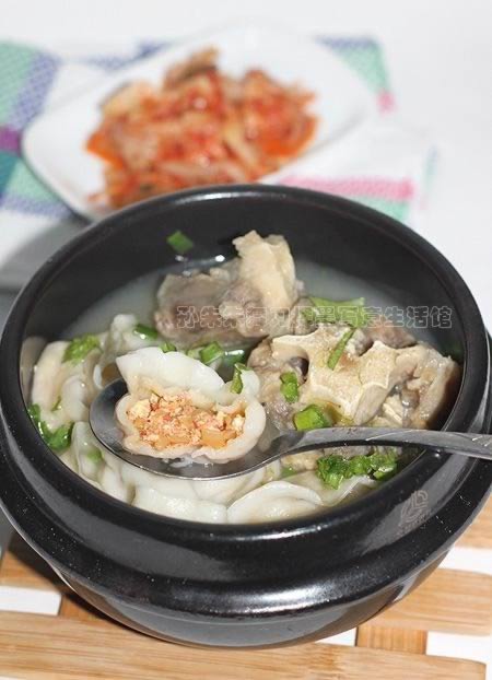 牛尾泡菜元宝汤饺的做法