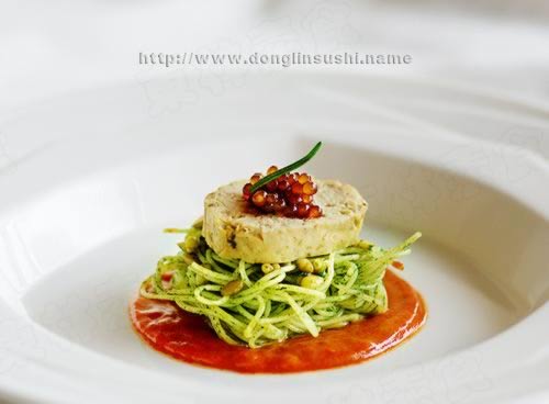 牛肝菌排配罗勒炒面的做法