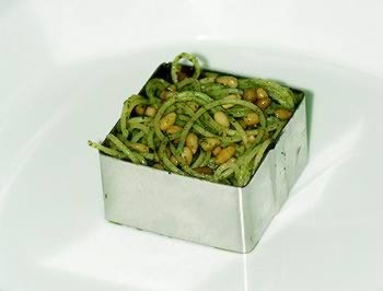 牛肝菌排配罗勒炒面的做法