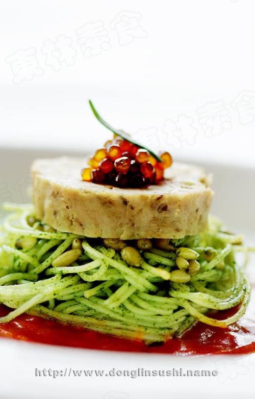 牛肝菌排配罗勒炒面的做法