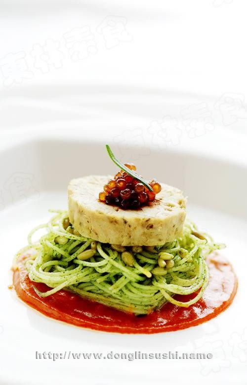 牛肝菌排配罗勒炒面的做法