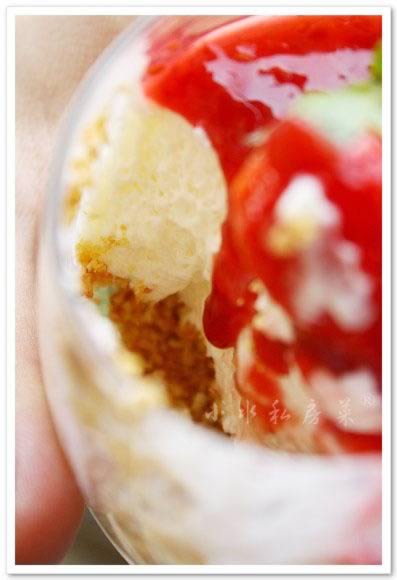 树莓冻芝士慕斯蛋糕杯的做法