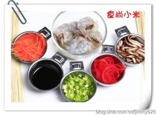鲜虾炒面的做法
