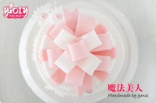 丝带太阳花双层翻糖蛋糕的做法