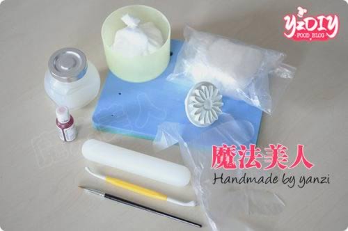 丝带太阳花双层翻糖蛋糕的做法