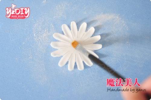 丝带太阳花双层翻糖蛋糕的做法