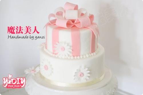 丝带太阳花双层翻糖蛋糕的做法