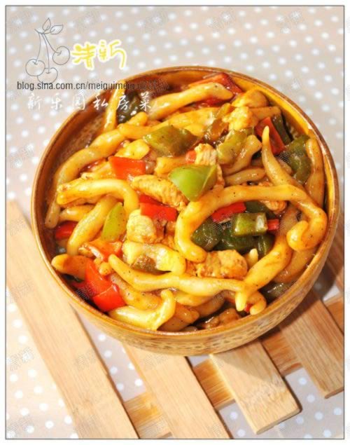 鸡丁焖搓鱼儿的做法