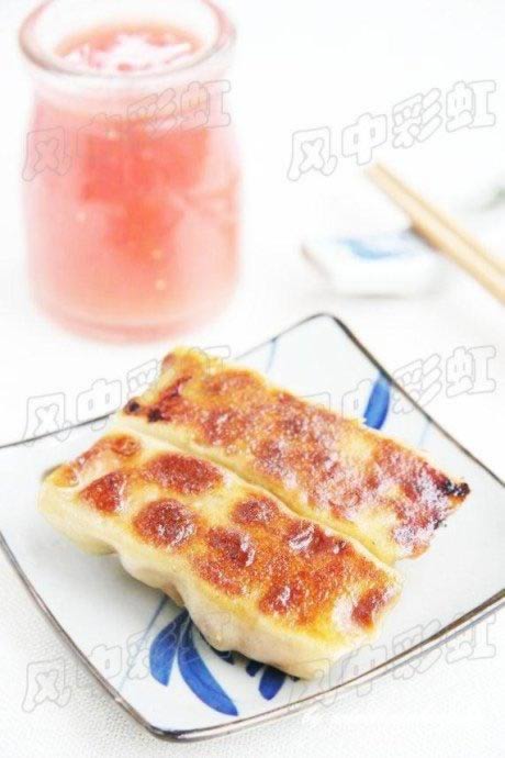 西红柿鸡蛋虾仁锅贴的做法