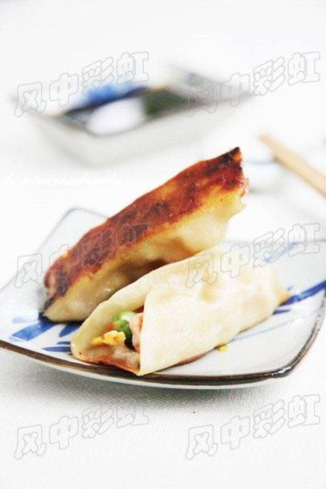 西红柿鸡蛋虾仁锅贴的做法