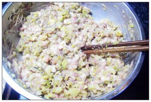 酸菜包子的做法