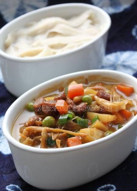 黄花卤刀削面的做法