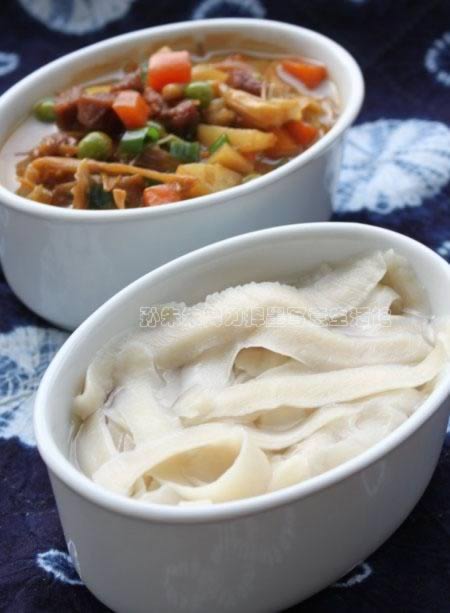 黄花卤刀削面的做法