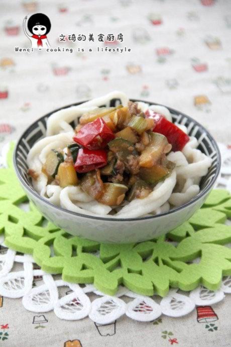 杂蔬肉酱干拌面的做法