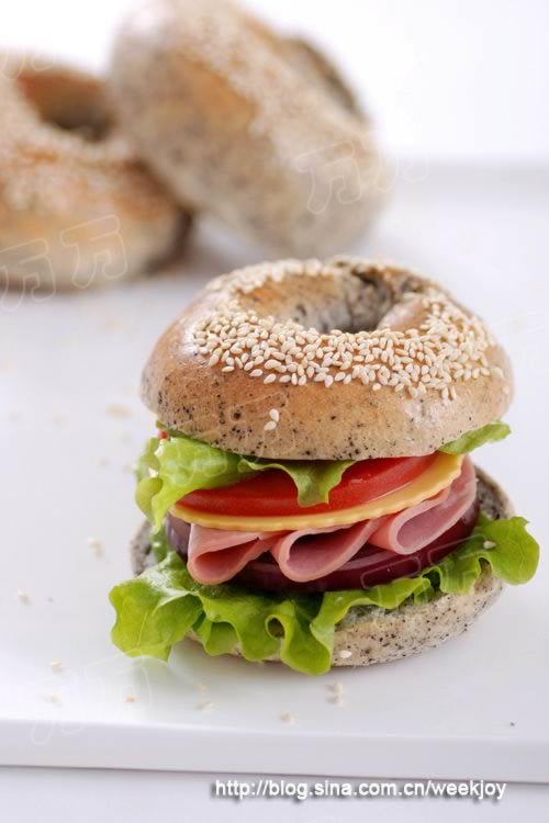 黑芝麻贝果三明治的做法