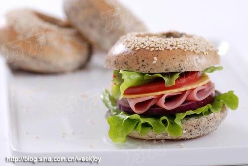 黑芝麻贝果三明治的做法