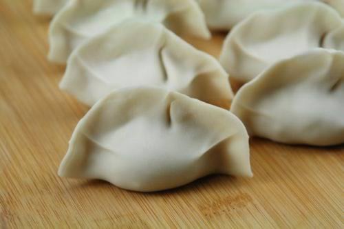 荠菜冬笋猪肉水饺的做法