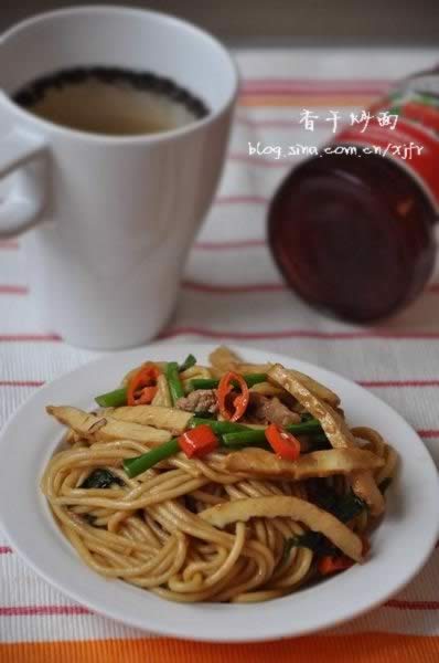 香干韭菜炒面的做法