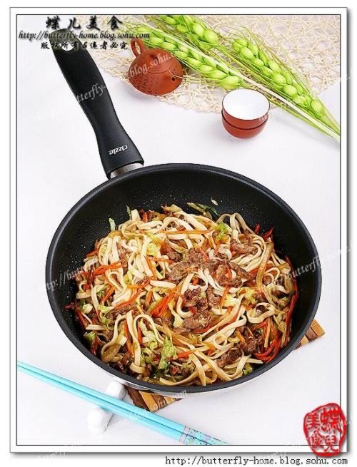 羊肉胡萝卜包菜炒面的做法