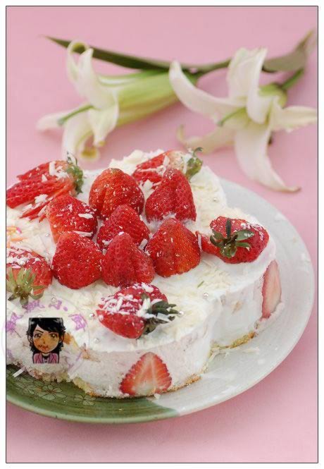 白巧克力草莓酸奶慕斯蛋糕的做法