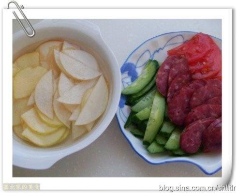 水果香肠凉面的做法