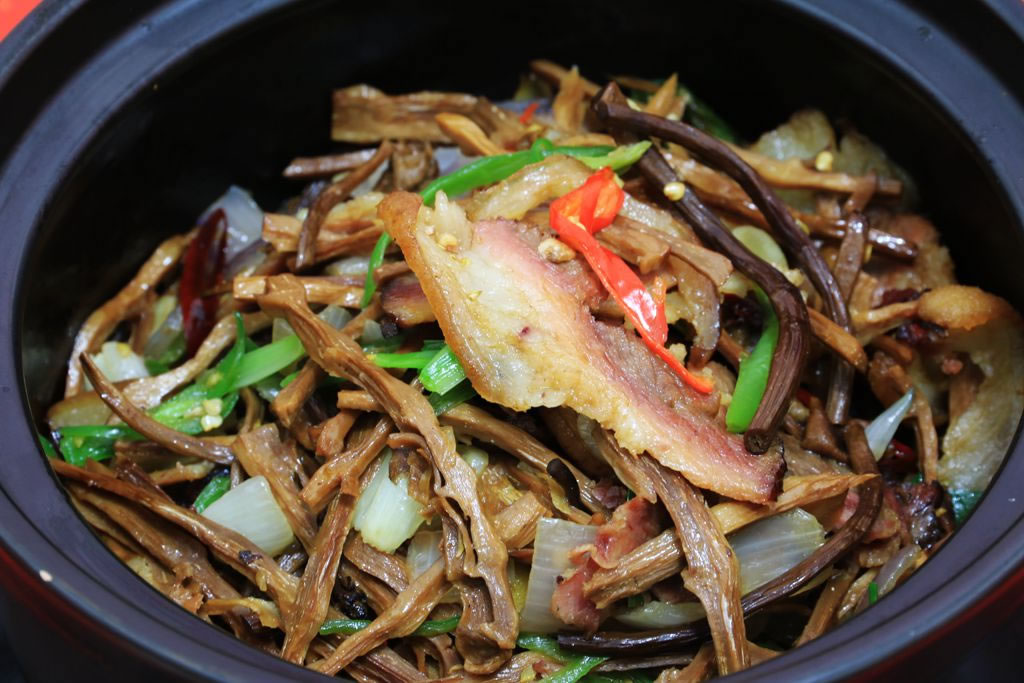 干笋腊肉煲的做法 干笋腊肉煲的做法