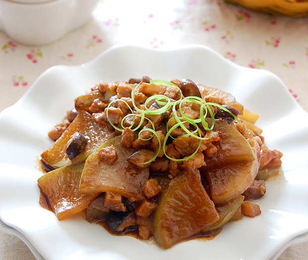 香菇肉酱烧萝卜的做法 香菇肉酱烧萝卜的做法