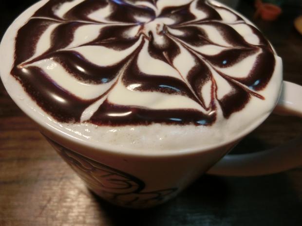 拉花巧克力热牛奶的做法,怎么做,拉花巧克力热牛奶如何做好吃详细步骤图解的做法