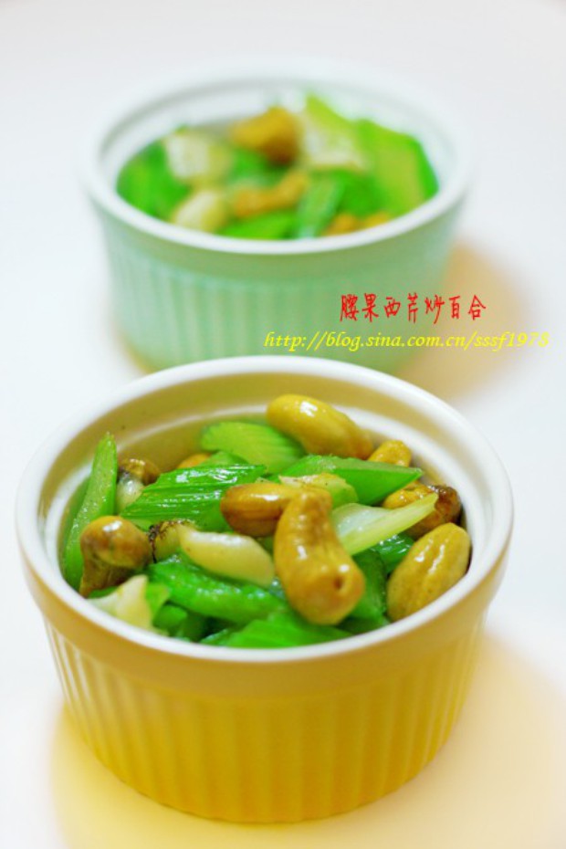 春季养生 腰果西芹炒百合的做法,怎么做,腰果西芹炒百合如何做好吃详细步骤图解的做法