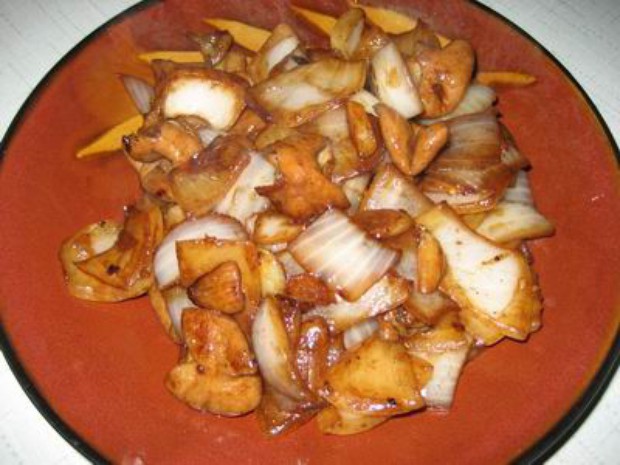 洋葱炒肥肠的做法 洋葱炒肥肠的做法