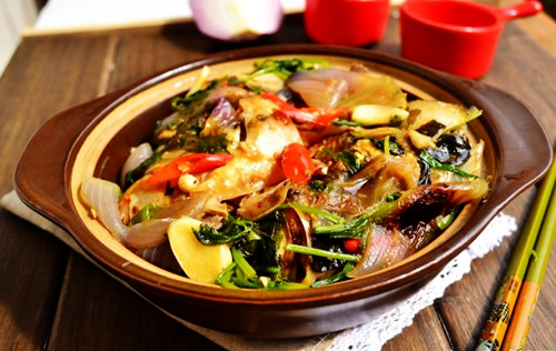 冬季下饭菜 砂锅鱼头煲的做法图解,如何做,砂锅鱼头煲怎么做好吃的做法