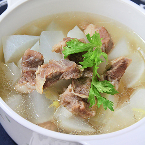 第4步清炖白萝卜牛腩汤的家常做法图片步骤