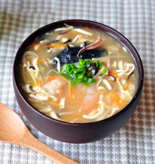 第7步海鲜酸辣汤的家常做法图片步骤