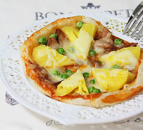 第4步香气四溢的金枪鱼菠萝披萨的家常做法图片步骤