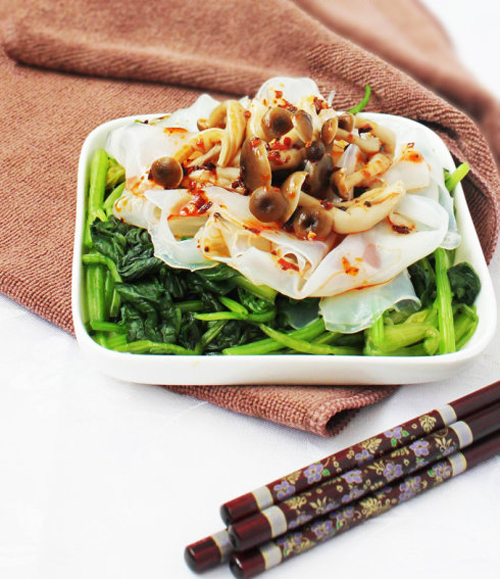 第3步红油菠菜粉皮的家常做法图片步骤