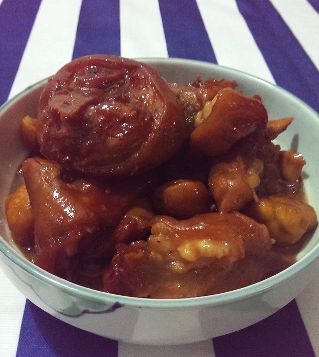 冰糖猪蹄炖板栗的做法,怎么做,冰糖猪蹄炖板栗如何做好吃详细步骤图解的做法