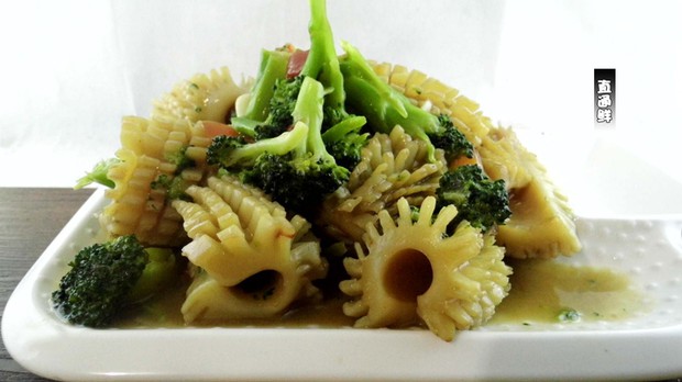 鱿鱼花炒西兰花的做法 鱿鱼花炒西兰花的做法