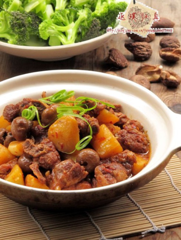 土豆蘑菇烧排骨的做法 土豆蘑菇烧排骨的做法