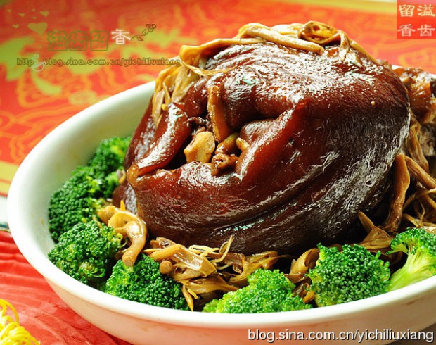 黄花菜团圆蹄膀的做法 黄花菜团圆蹄膀的做法