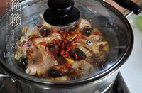 枸杞黑木耳蒸滑鸡的做法图片步骤4